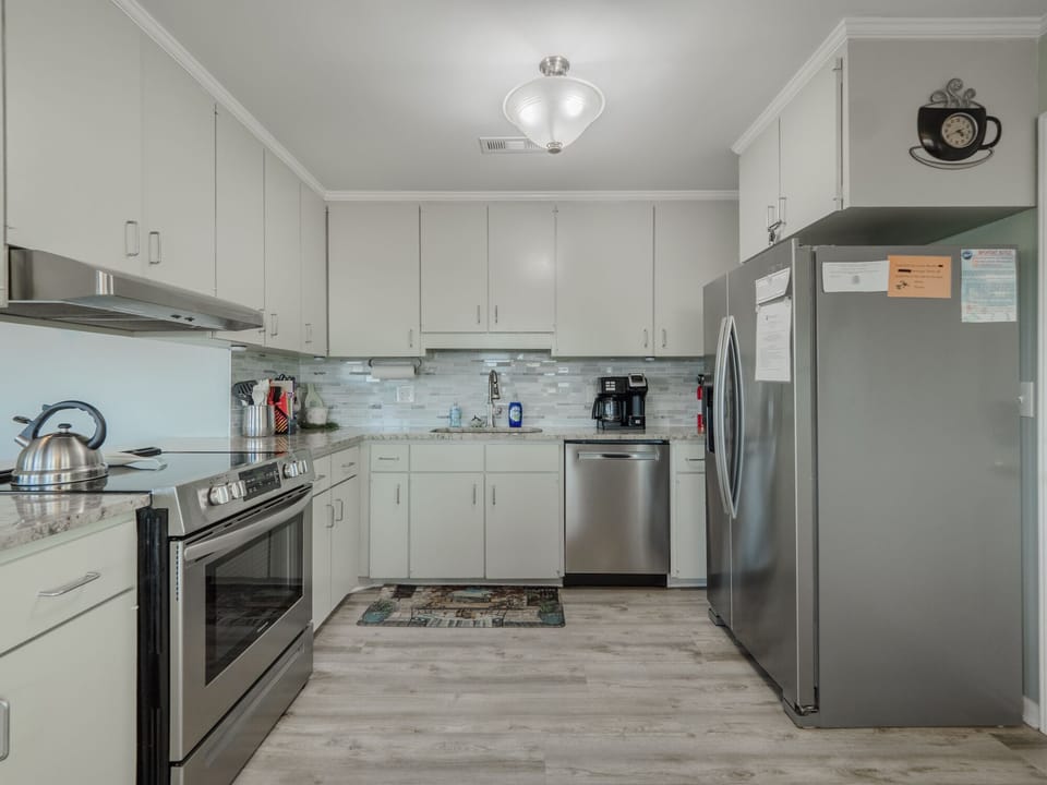Modern Fully Equipped Kitchen