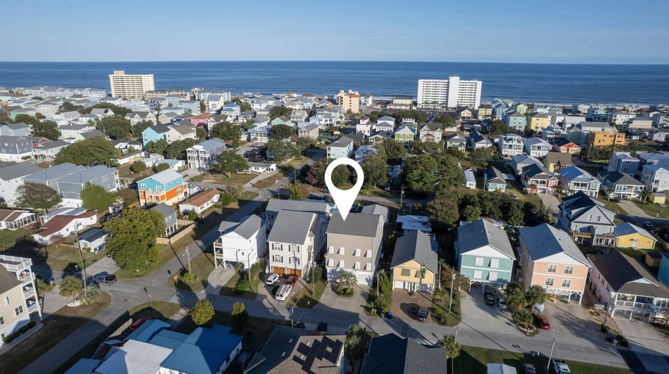 5 minute walk to the beach! 5 minute walk the other direction to the greenway! 