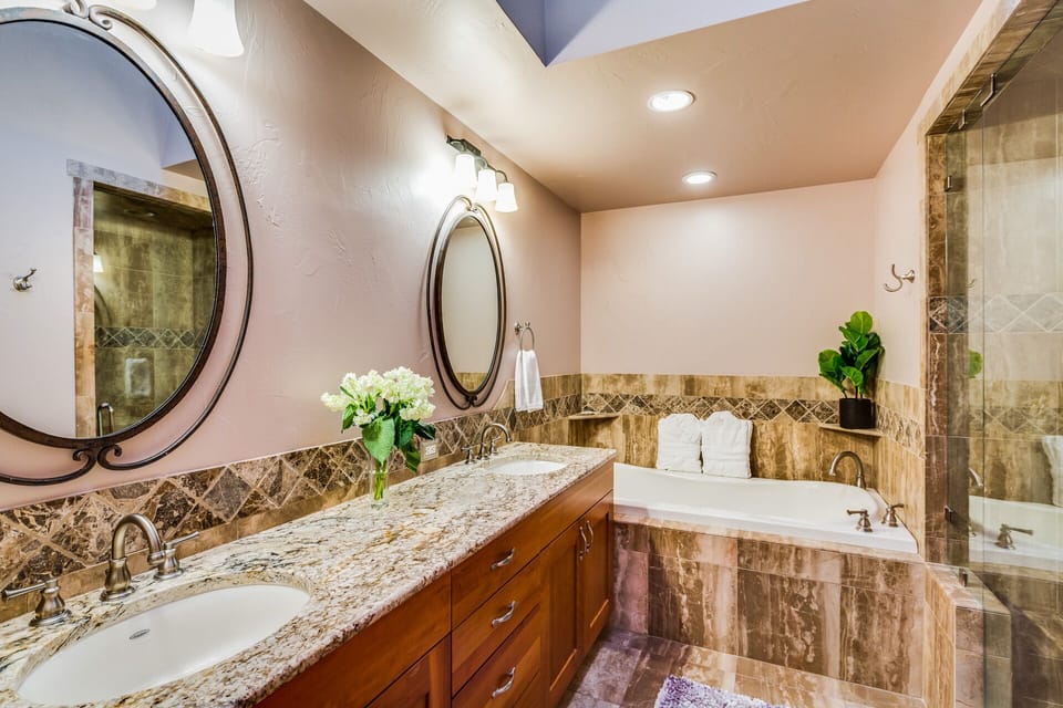 Master bath w/steam shower