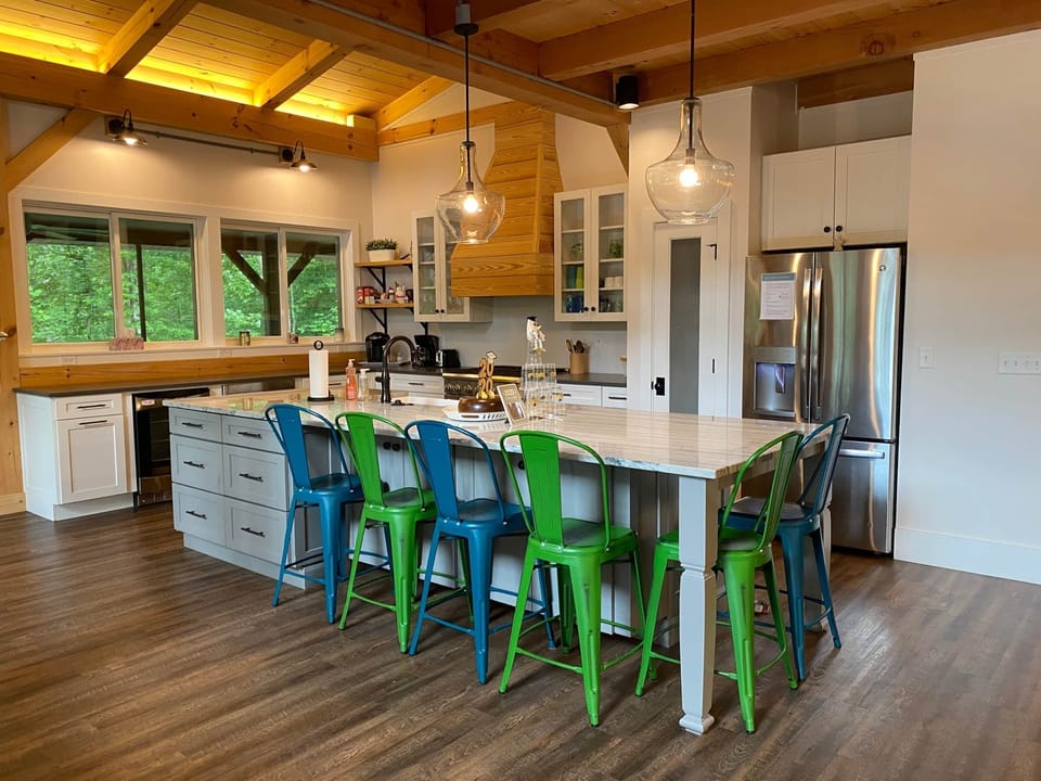 Main House: Large kitchen island