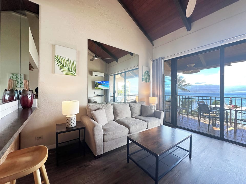 Spacious living room for entertaining family and friends!