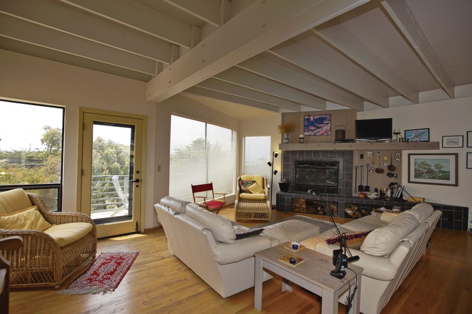 Living Room w/fireplace opens to front deck and the ocean view beyond