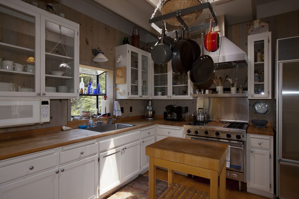 Gourmet Kitchen...Viking range, Sub-Zero Refrigerator. Great pots & pans