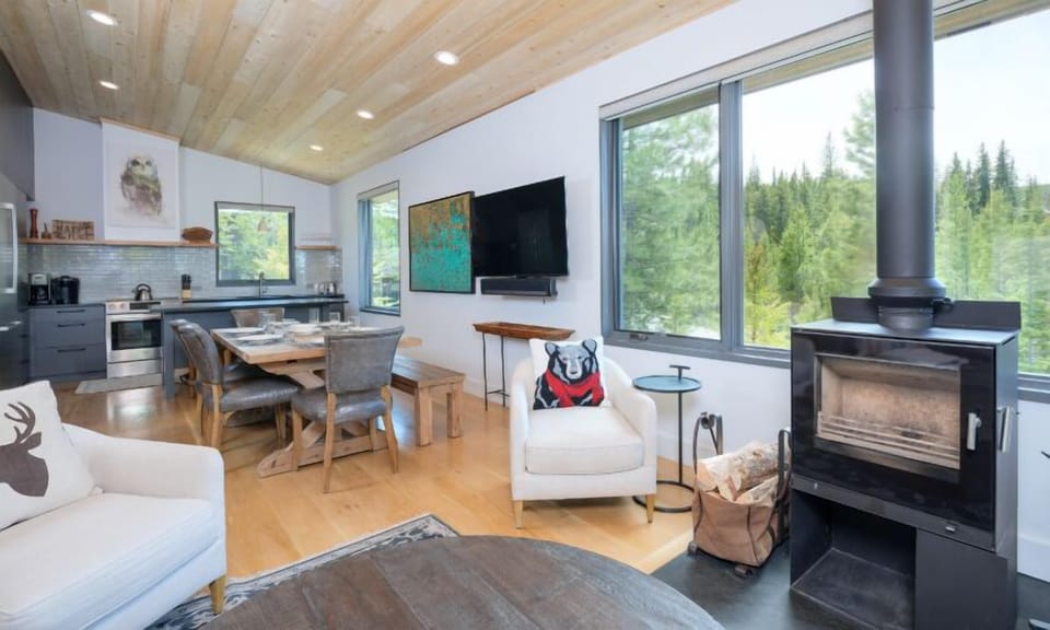 Ulerys Lake Cabin 19, Living, 8