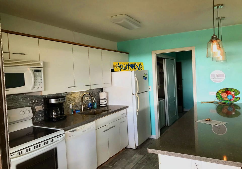 Fully equipped kitchen with all major appliances