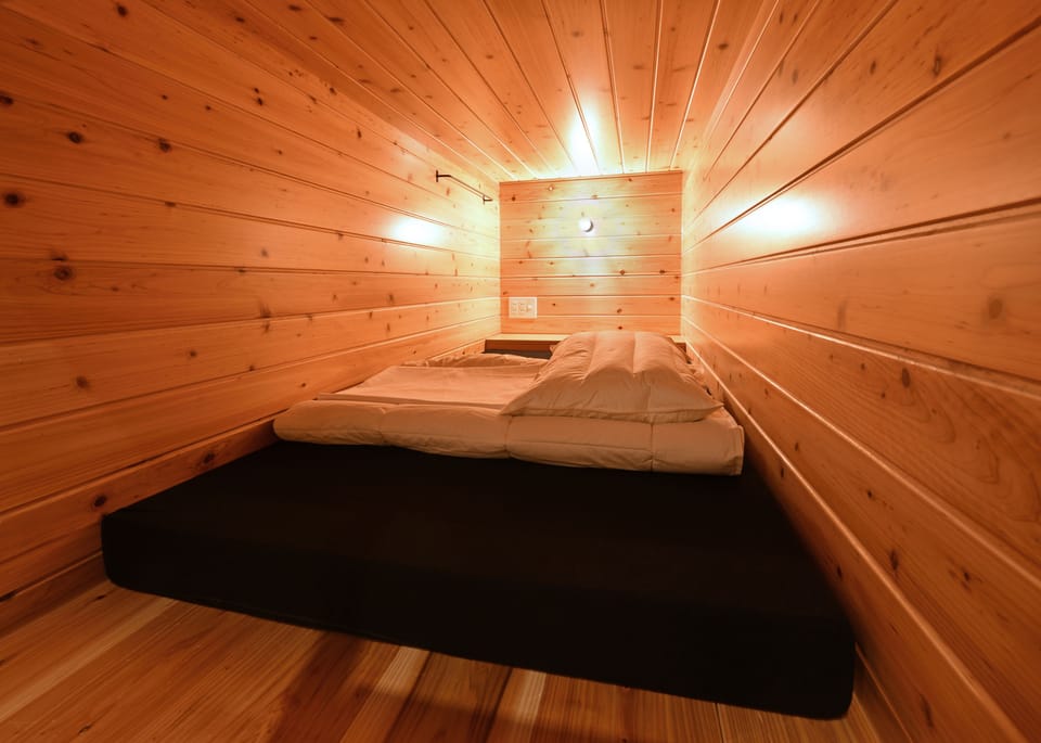 20 bedrooms, in-room safe, soundproofing, WiFi (free)
