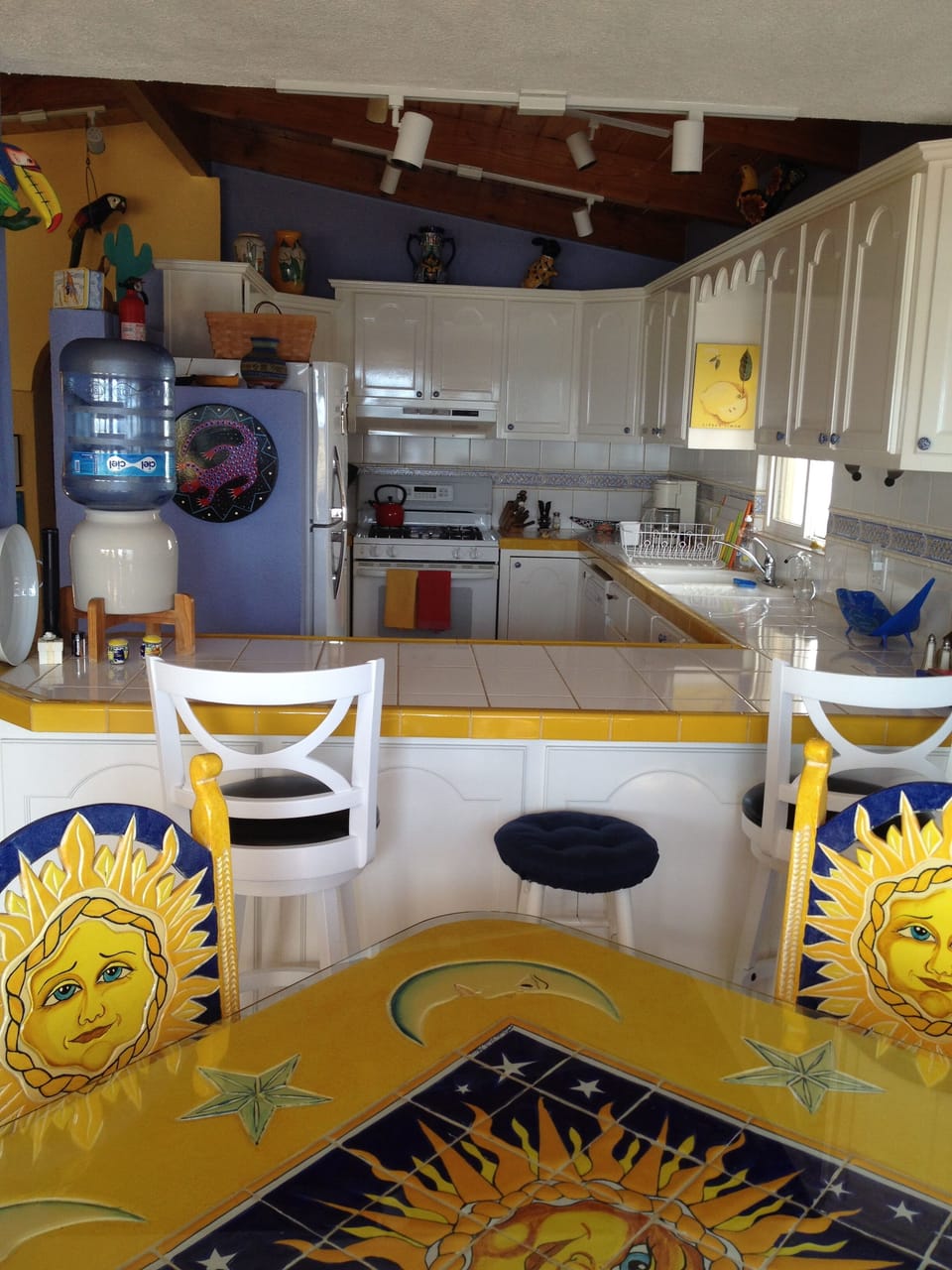  Kitchen and Dining Table