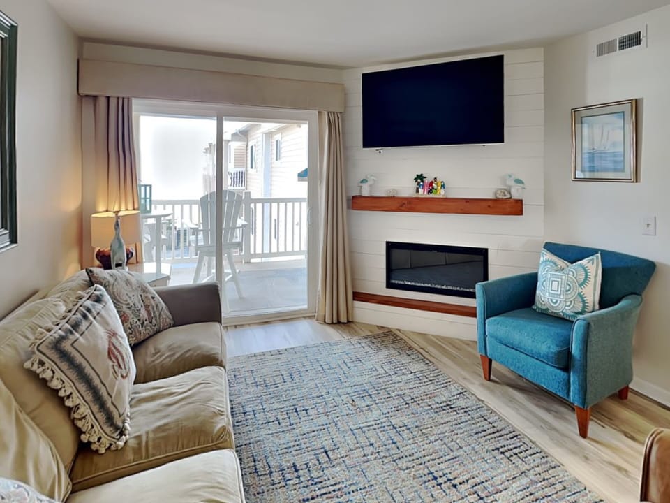 Living Room - Entertainment Area