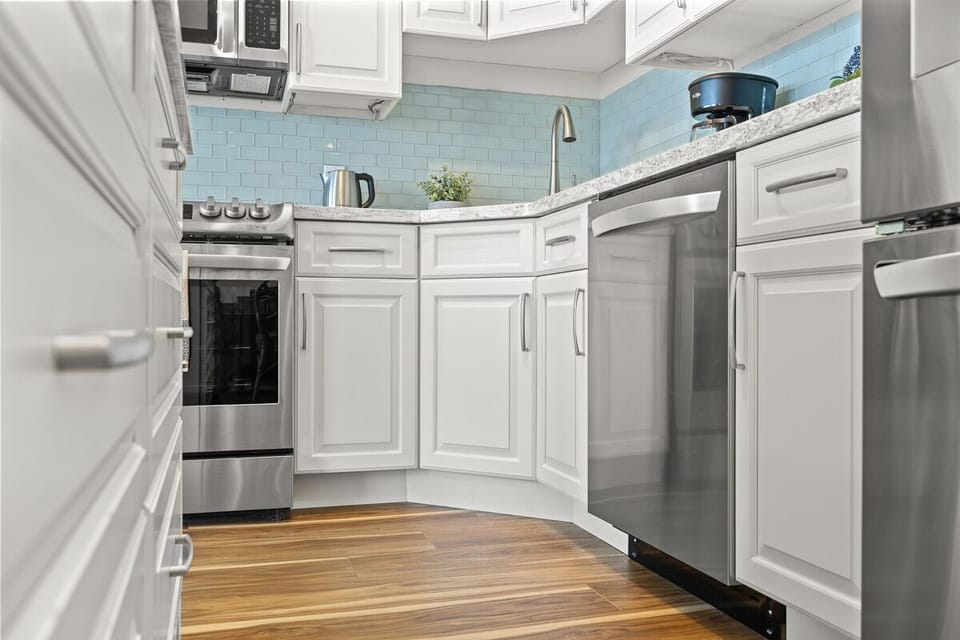 Cream-coloured maple cabinetry.