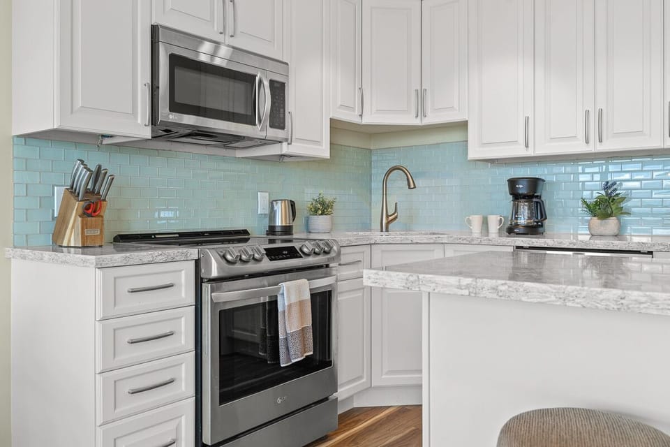Brand-new custom kitchen fully equipped.