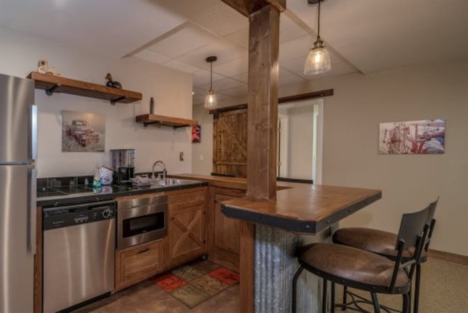 Lower Level Bar/Mini Kitchen Area