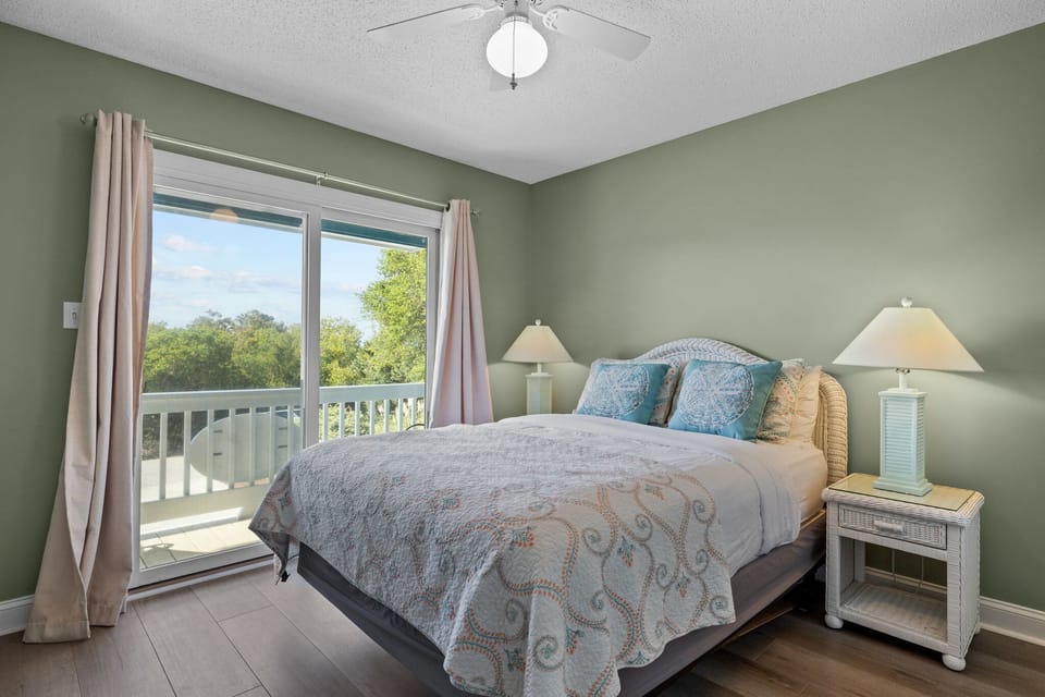 Queen Bedroom