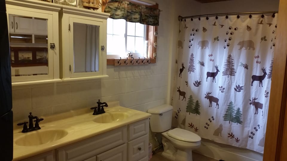 Full bath with laundry