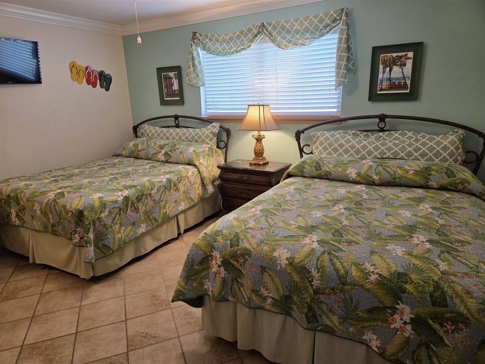 Guest Bedroom Two Queen Beds - Guest Bedroom Two Queen Beds and wall-mounted TV
