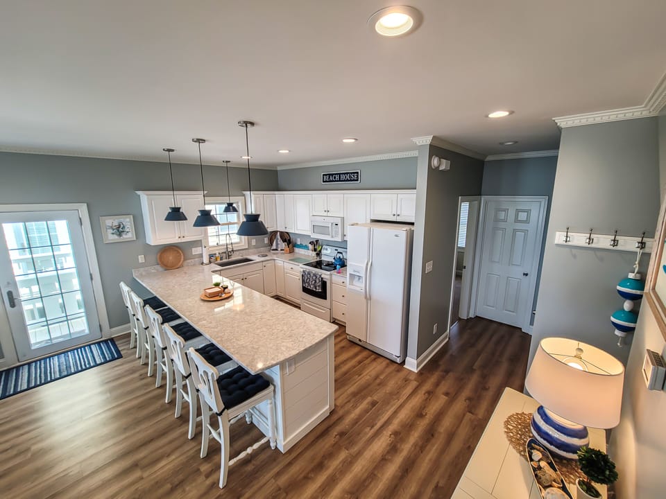 Fully equipped kitchen. King bedroom, full bath & elevator from parking level.