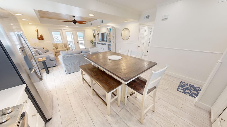 Condo, 2 Bedrooms | Dining