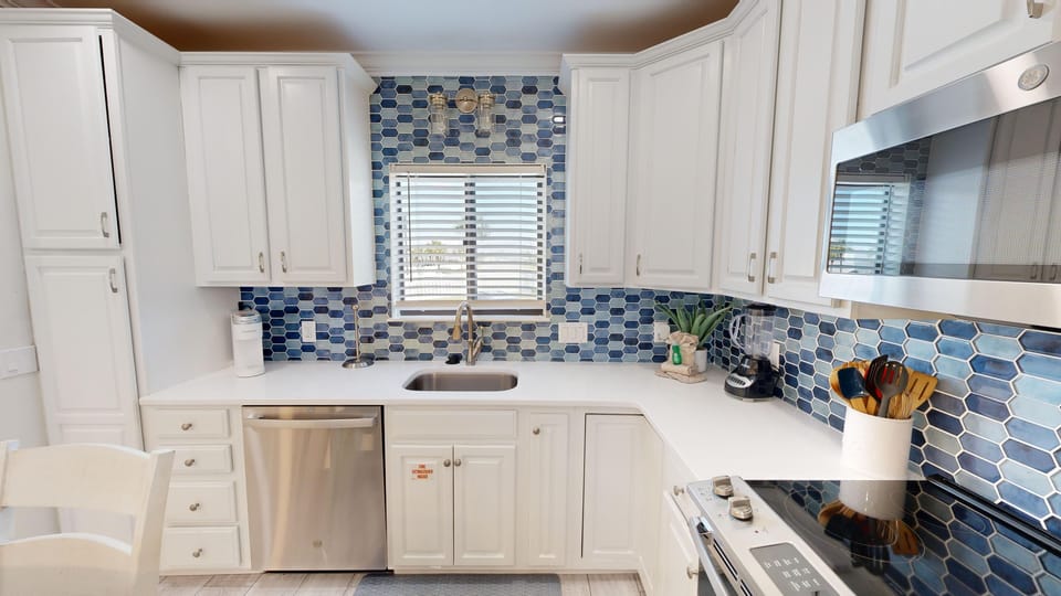 Condo, 2 Bedrooms | Private kitchen | Fridge, microwave, oven, dishwasher