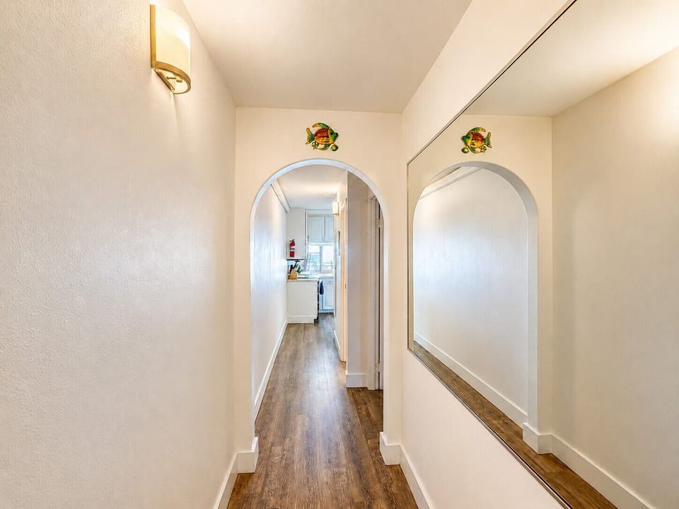 Even the entryway of this Hawaiian retreat has personality and aloha spirit to spare.
