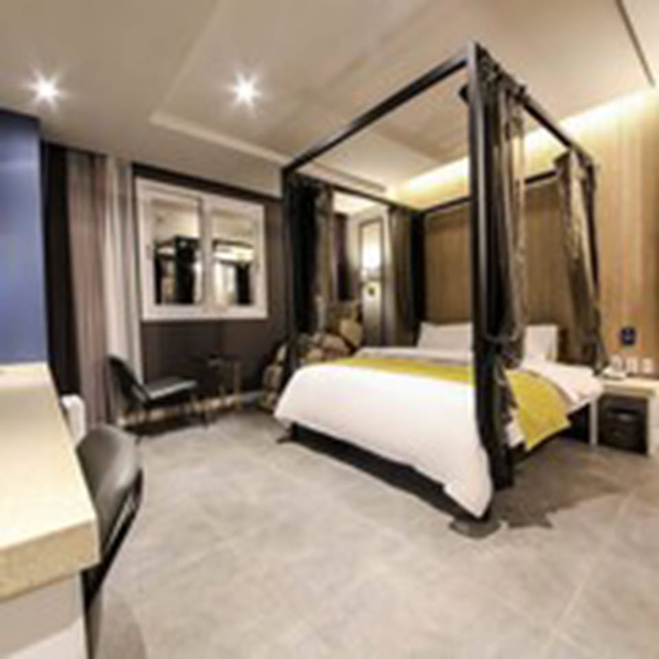 Standard Double Room | Individually decorated, individually furnished, blackout drapes