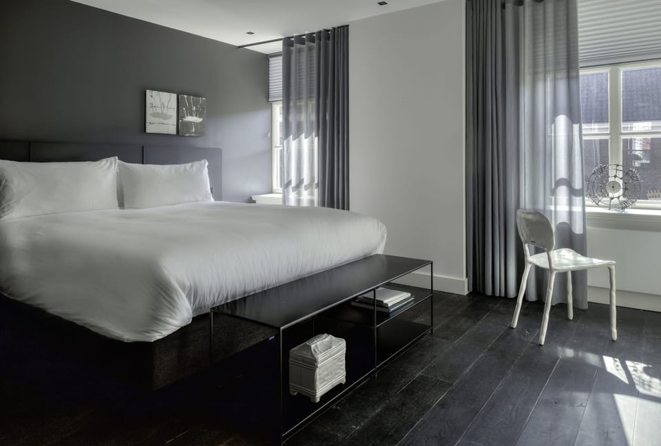 Premium bedding, in-room safe, individually decorated