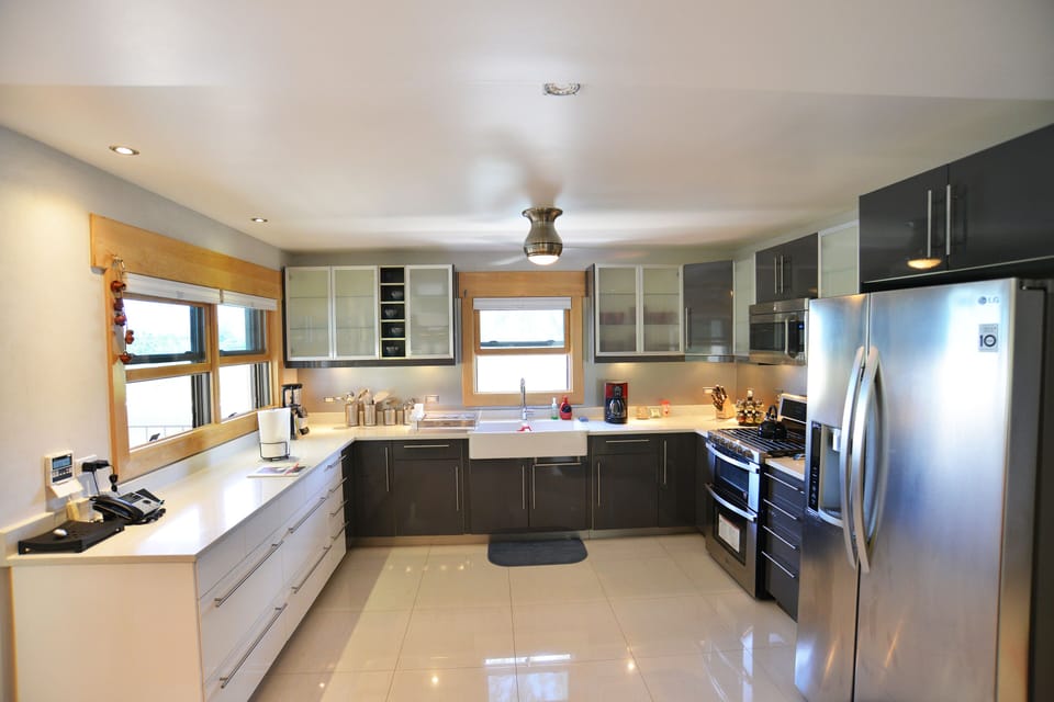 Modern appliances, Keurig coffee maker, and everything needed