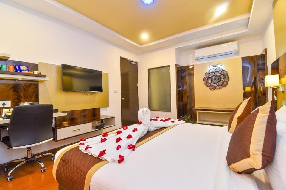 Family Suite | In-room safe, soundproofing, iron/ironing board, free WiFi
