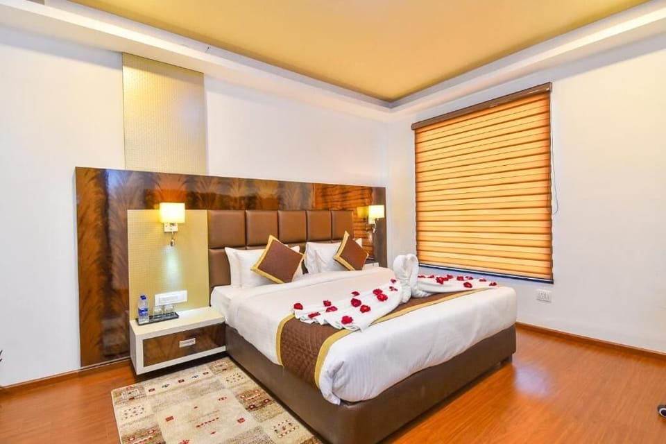 Family Suite | In-room safe, soundproofing, iron/ironing board, free WiFi