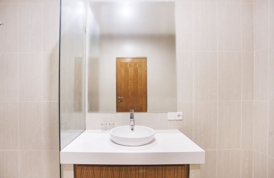 Shower, free toiletries, hair dryer, slippers