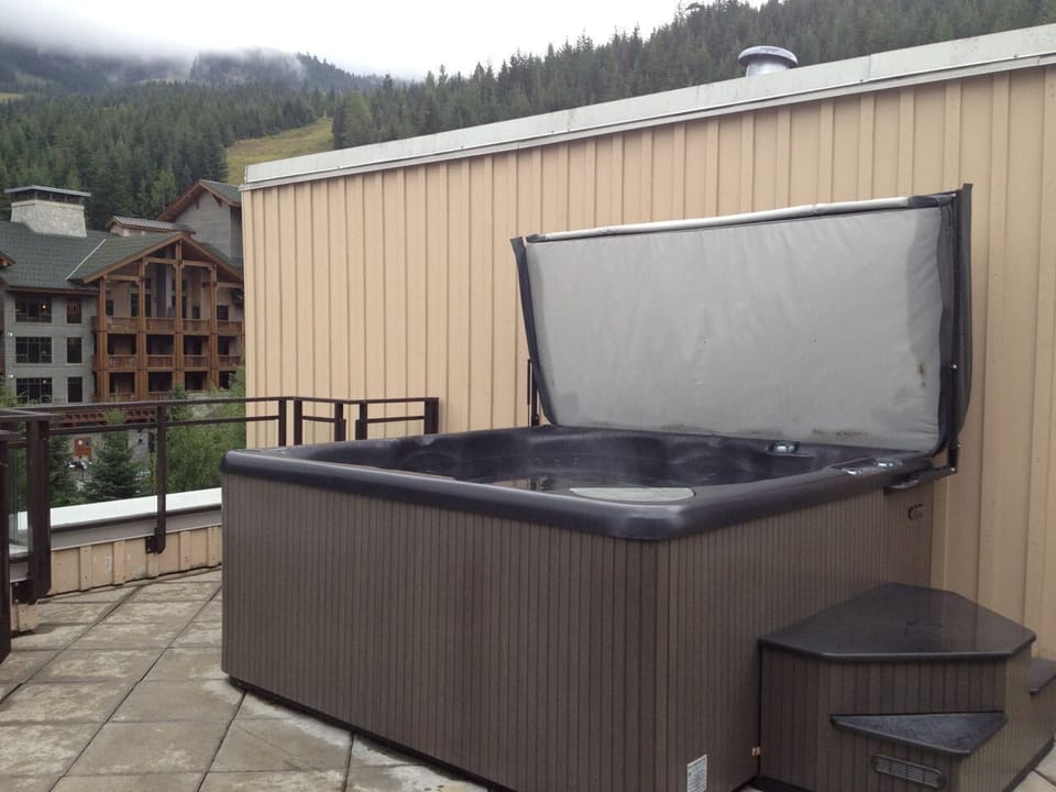 Private rooftop hot tub