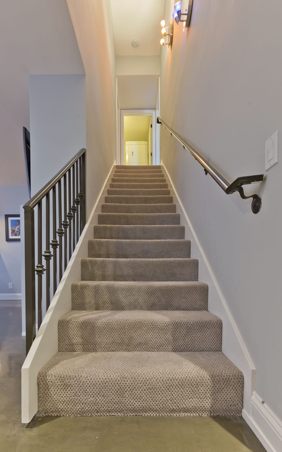 Starwell to 2 upstairs bedroom and laundry