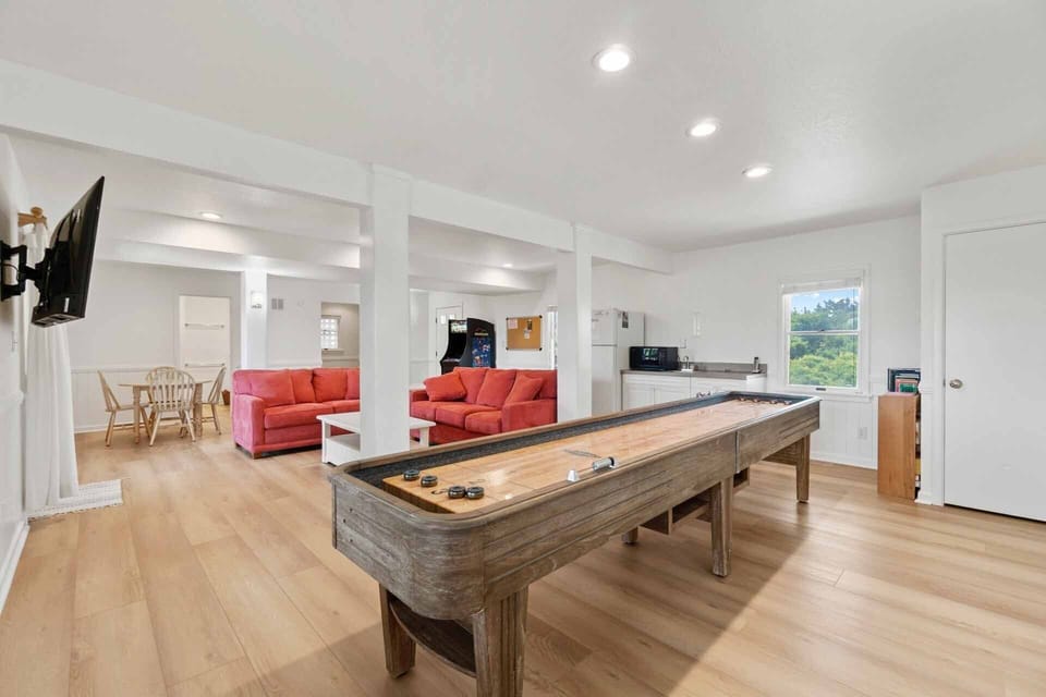 Surf-or-Sound-Realty-81-Indulgence-Game-Room-2