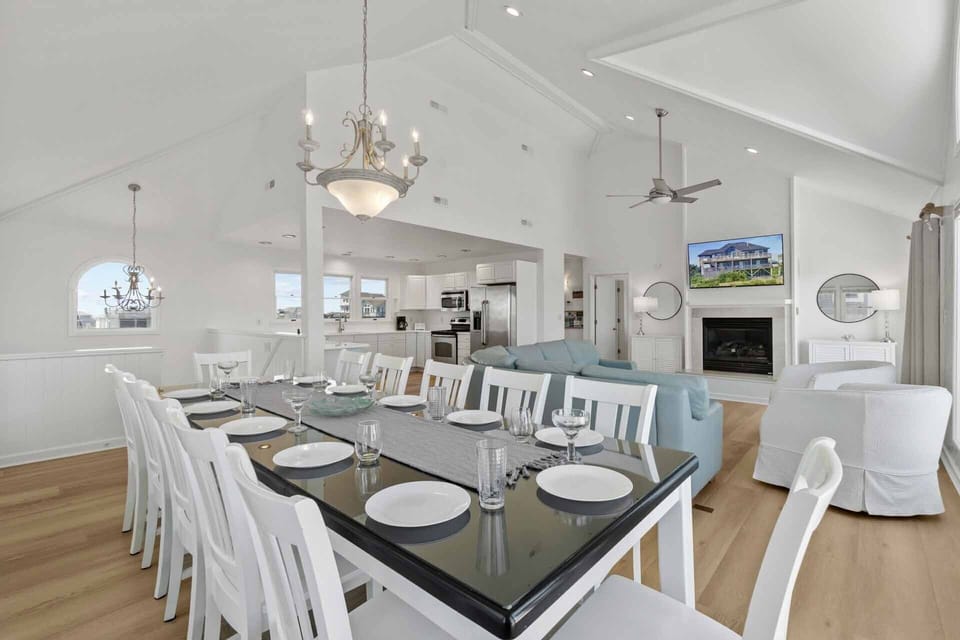 Surf-or-Sound-Realty-81-Indulgence-Dining-Area-2