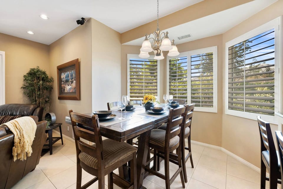 Formal Dining Room Seats Six