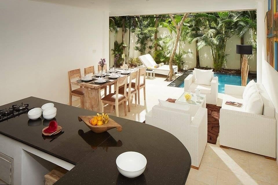 Pool, Kitchen and Lounge are open area