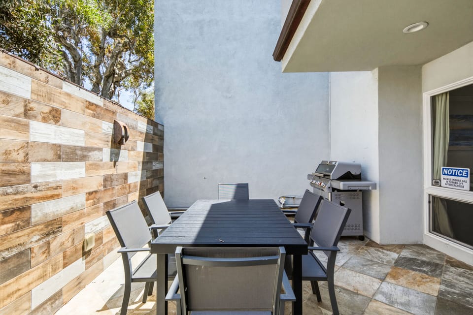 Private Patio outside your family room.   BBQ and seating for 6.  Perfect space!