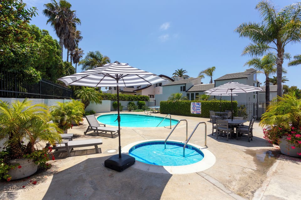 Enjoy the pool and jacuzzi area in the complex!  Ping pong table too!