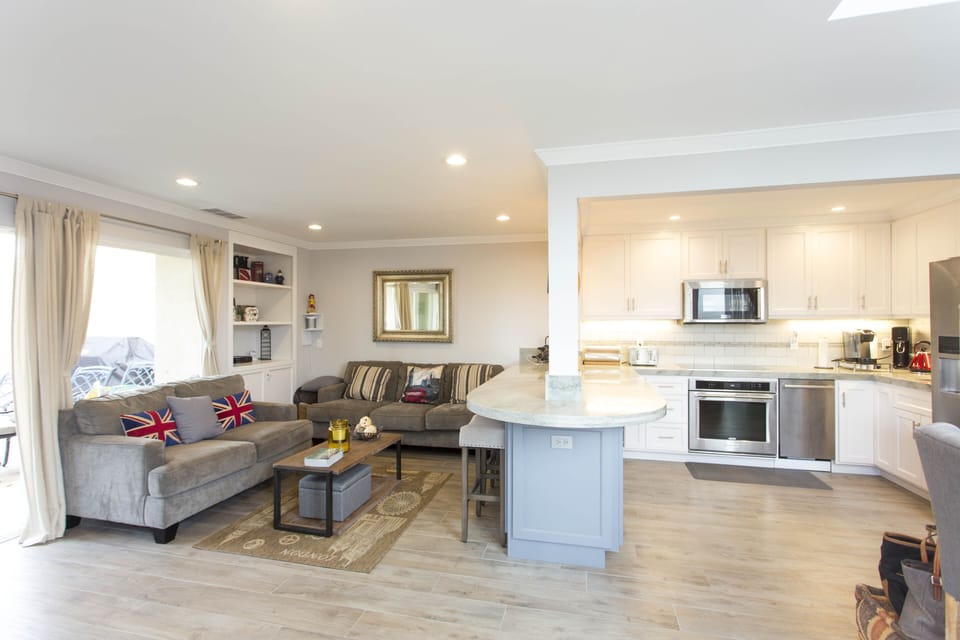 You will love relaxing, reading having a nice breakfast in the morning 