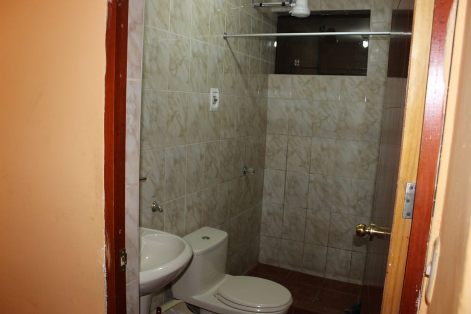 Standard Room, Multiple Beds, Non Smoking, Shared Bathroom | Bathroom | Shower, towels
