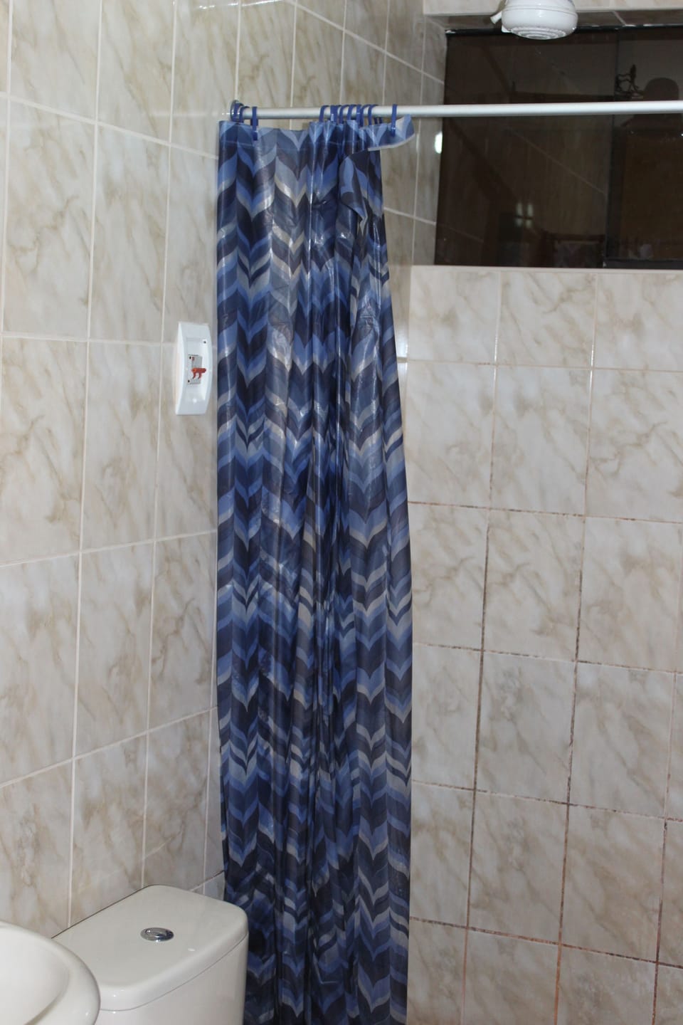 Standard Room, Multiple Beds, Non Smoking, Shared Bathroom | Bathroom | Shower, towels