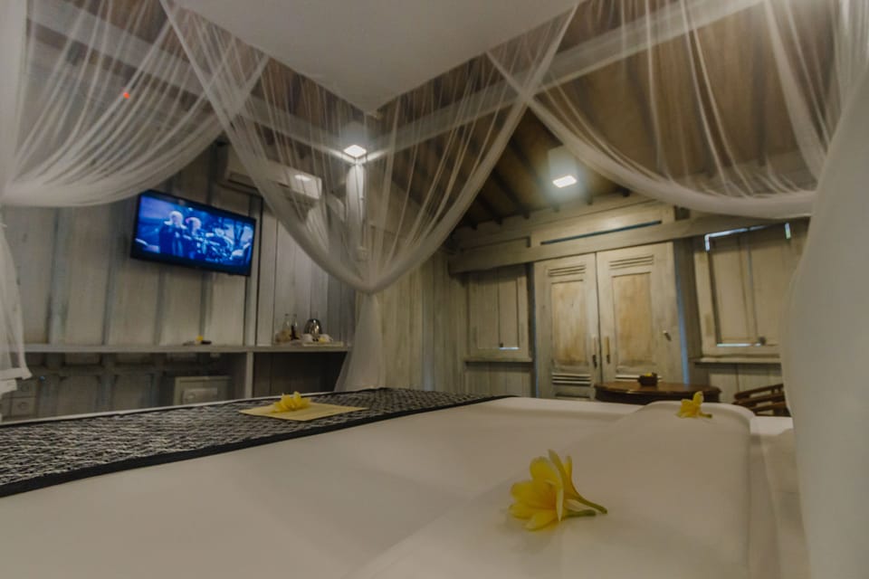 Standard Double Room | In-room safe, desk, iron/ironing board, free WiFi