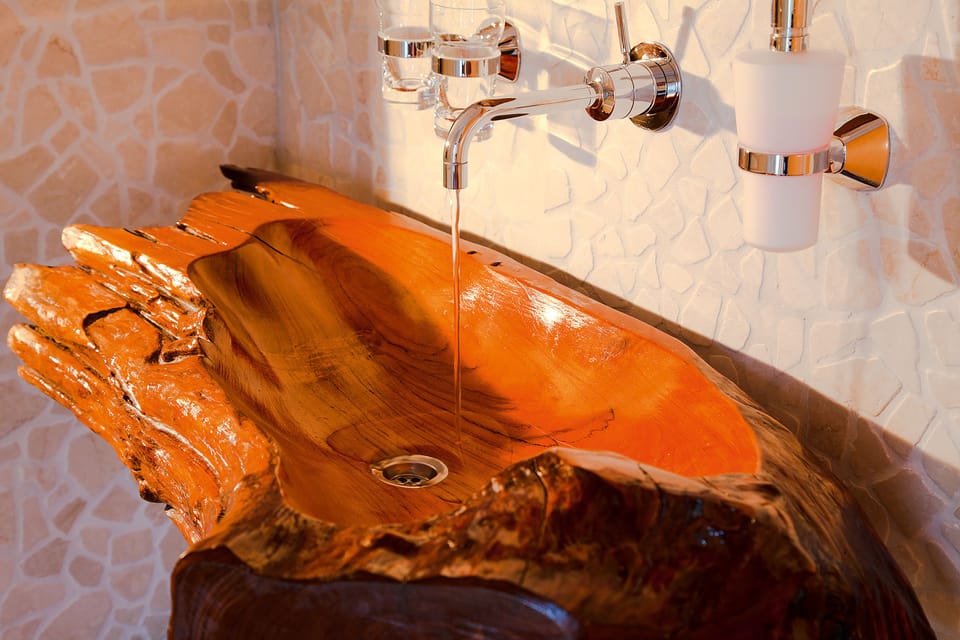 Superior Double Room | Bathroom | Hair dryer, bathrobes, towels
