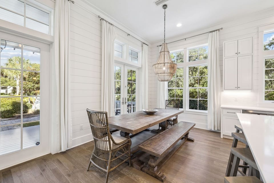 Dining Area - Seating for 8