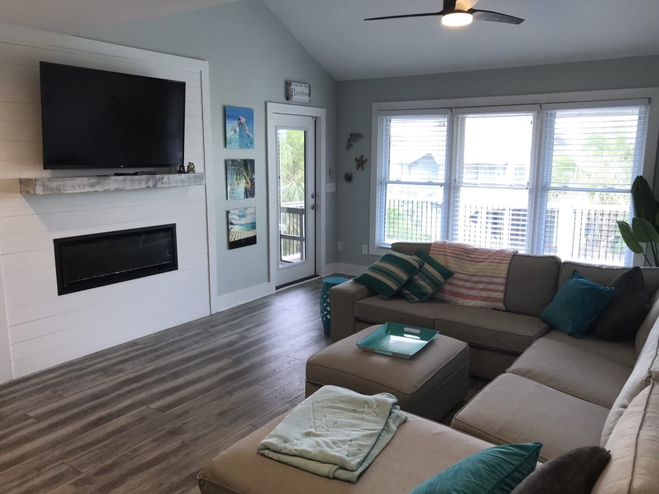 Full size living room with sectional seating for 6. TV and electric fireplace. 
