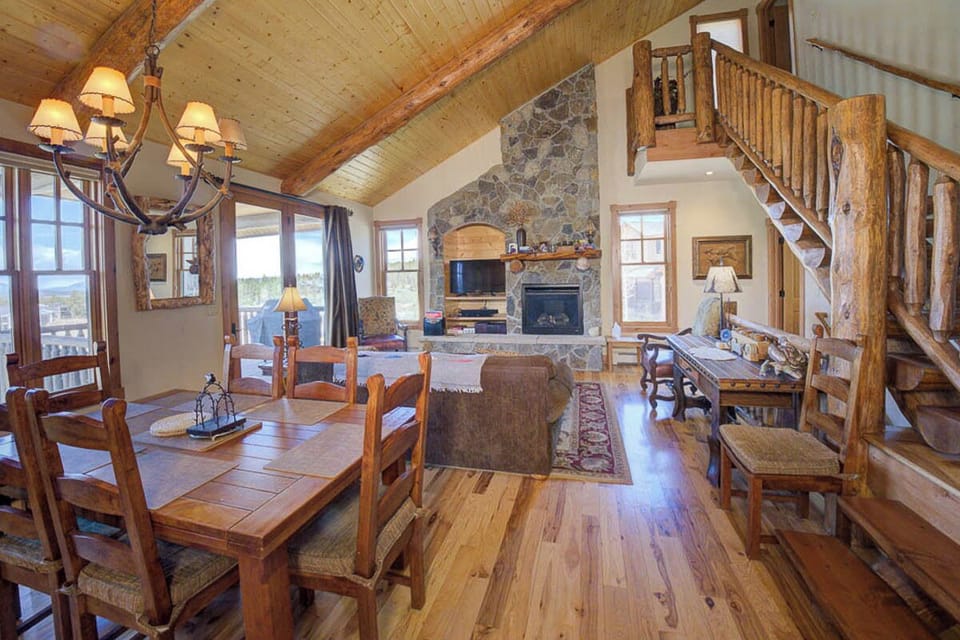 Great Room with fireplace & Samsung TV - Sonos Bar