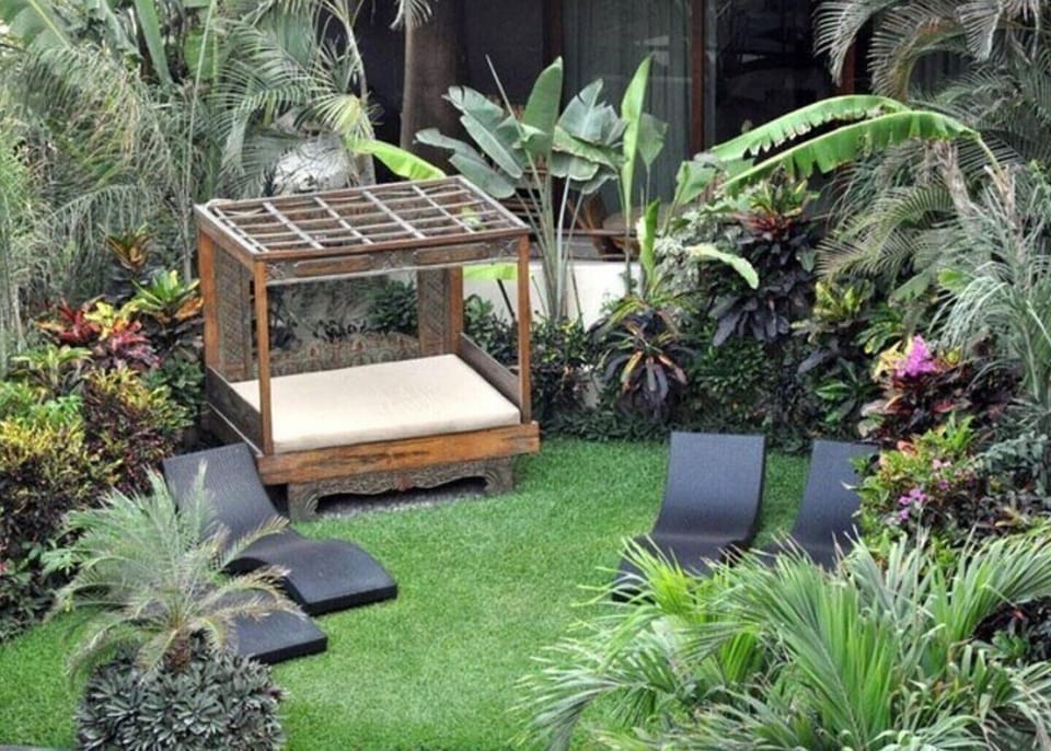 BEAUTIFUL QUIET LOUNGING AREAS