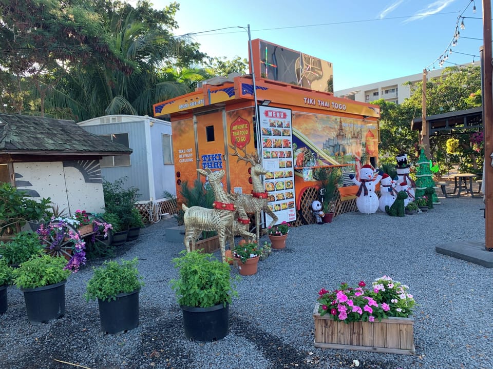 South maui gardens with entertainment and restaurants