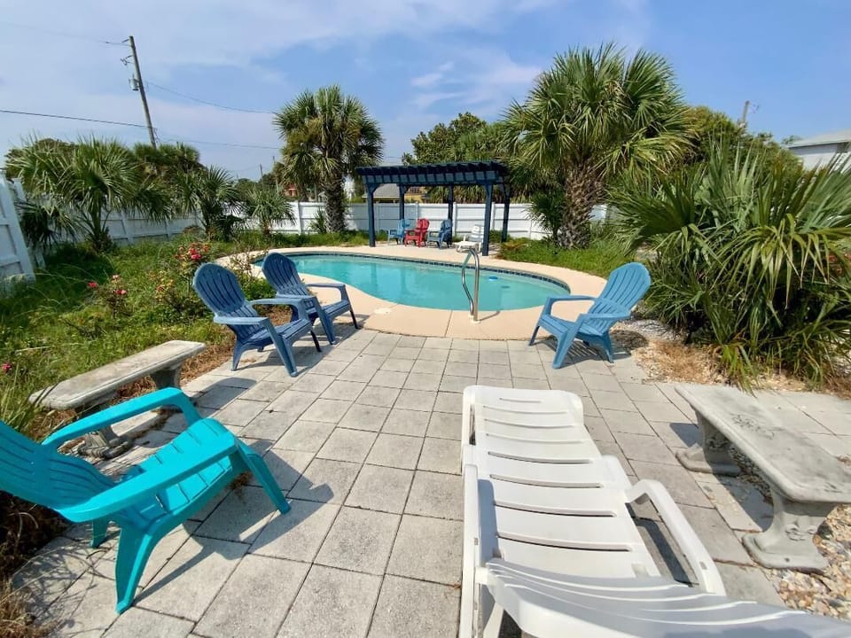 PRIVATE Saltwater Pool with X Large Backyard  
HEATING FEE, UPON REQUEST $325
