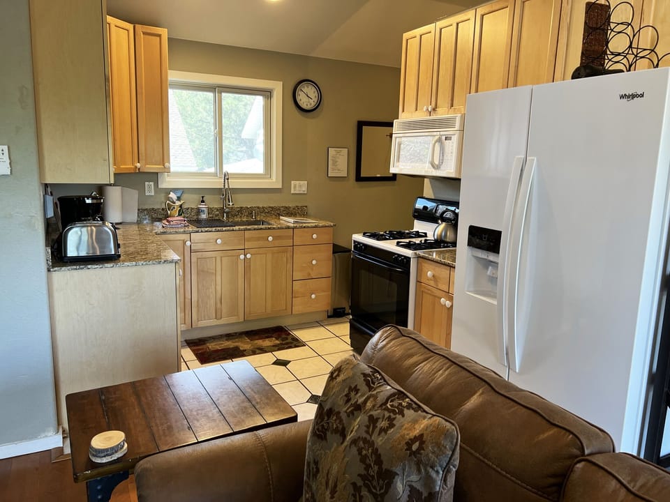 Comfortable, well-stocked kitchen with all appliances.