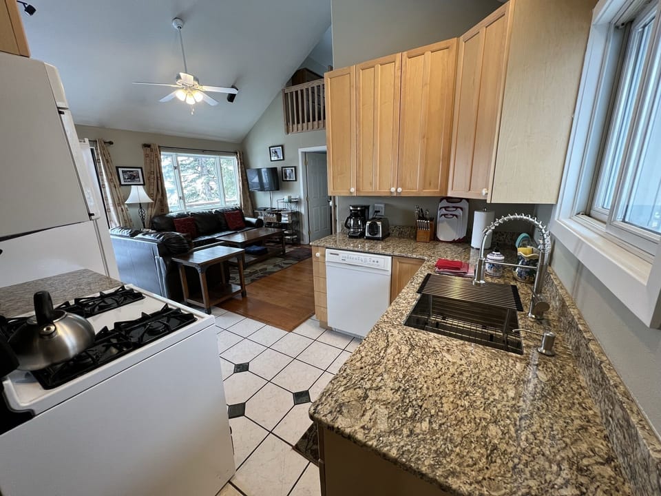 Comfortable, well-stocked kitchen with all appliances.