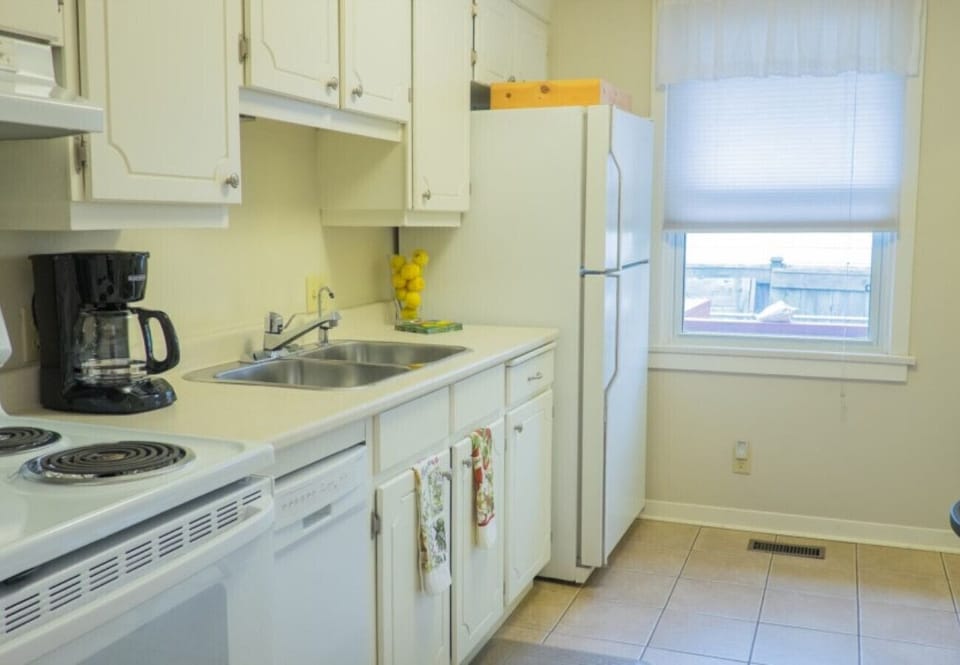 Kitchen - Parkview Cottage - Niagara-on-the-Lake